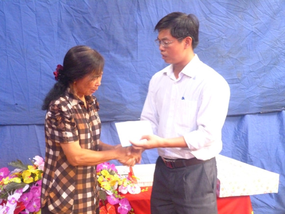 Khánh thành nhà tình nghĩa tặng gia đình liệt sỹ CAND ảnh 8