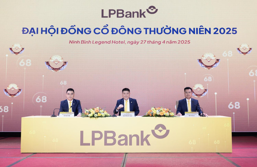 Ban lãnh đạo LPBank tại ĐHĐCĐ Ngân hàng Ban lãnh đạo LPBank tại ĐHĐCĐ Ngân hàng