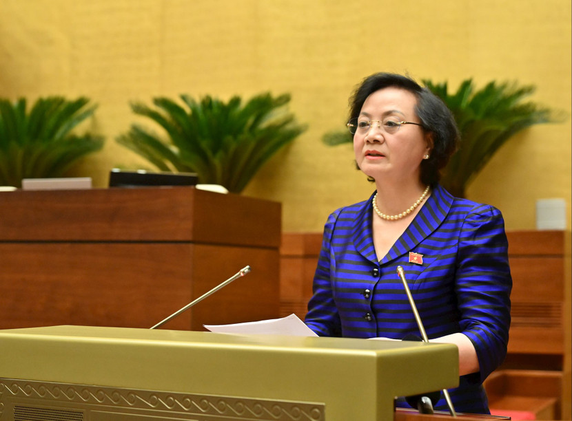 Bộ trưởng Bộ Nội vụ Phạm Thị Thanh Trà trình bày Tờ trình dự án Luật Viên chức (sửa đổi)