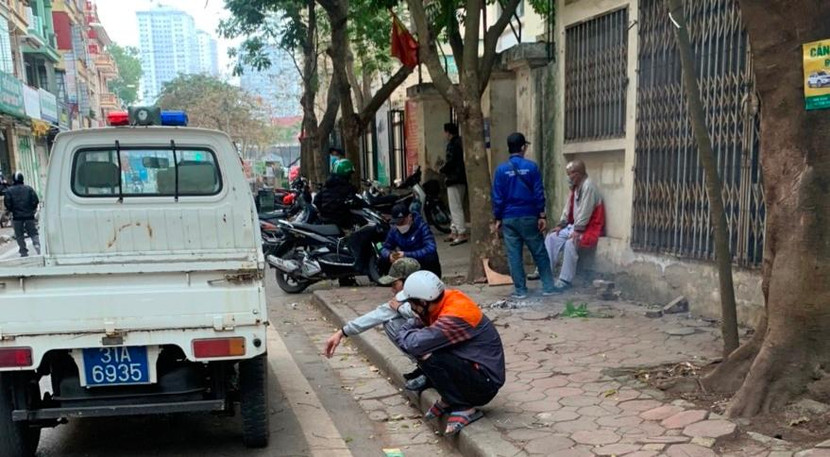 Những lúc cao điểm đầu giờ sáng, CAP Đại Kim đều phải bố trí lực lượng làm nhiệm vụ tại cơ sở cấp phát thuốc cai nghiện ma túy này