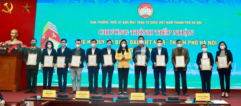 Các tập thể gửi tặng Quỹ "Vì biển, đảo Việt Nam" TP. Hà Nội