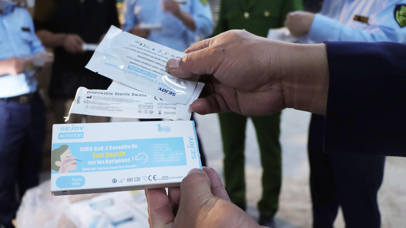 Mẫu hàng hóa bị tạm giữ Mẫu hàng hóa bị tạm giữ