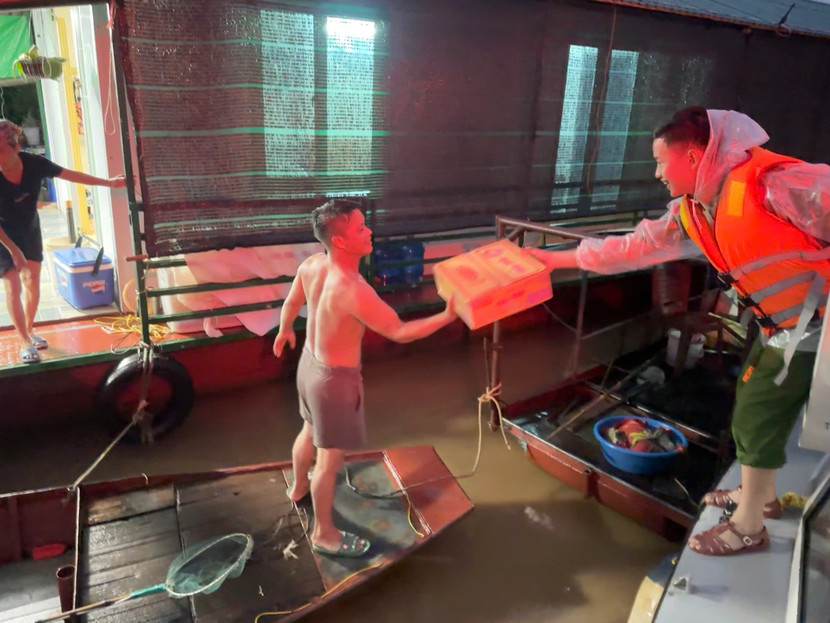 Món quà bất ngờ, thiết thực được trao gửi