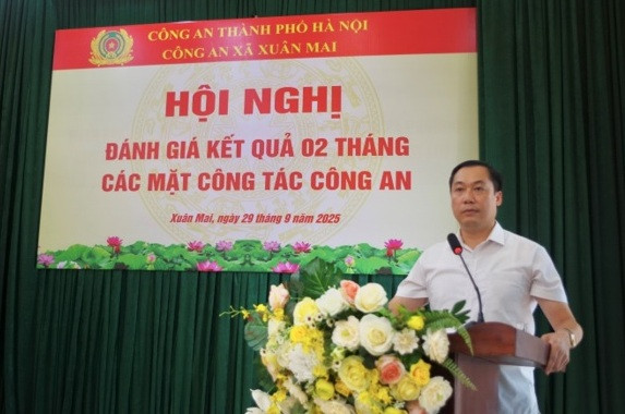 Các đồng chí lãnh đạo cấp ủy, chính quyền cơ sở phát biểu tại buổi làm việc