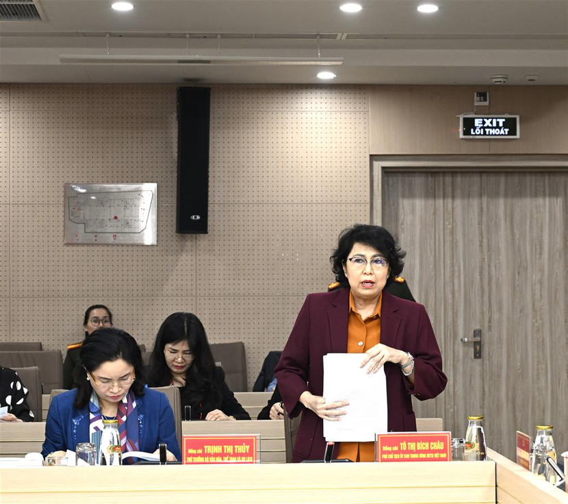 Các đại biểu tham luận tại Hội nghị. Các đại biểu tham luận tại Hội nghị.