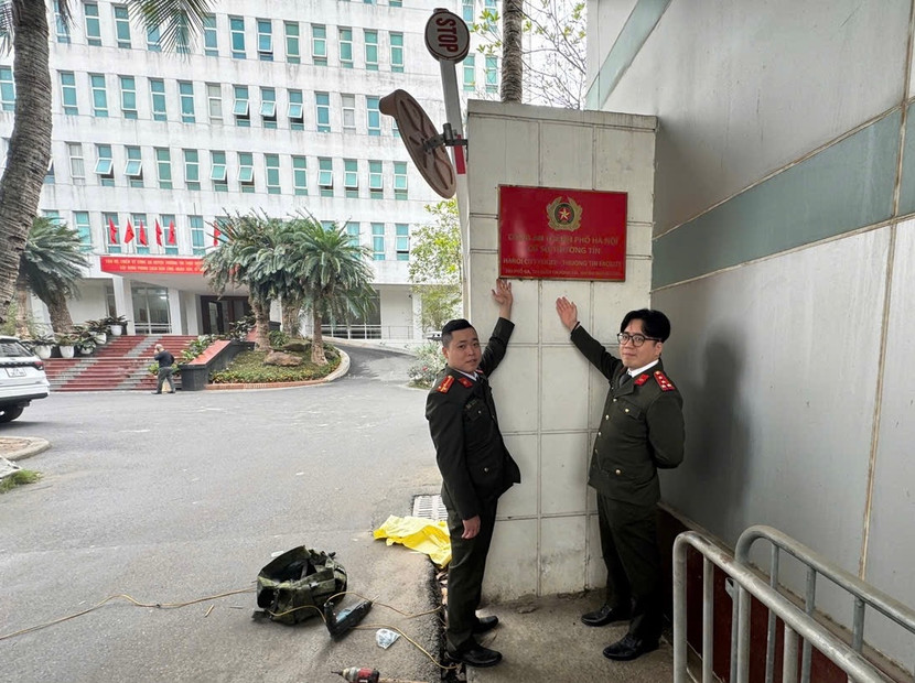 Lắp đặt xong biển CATP Hà Nội - Cơ sở Thường Tín, sáng 1-3