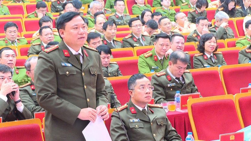 Đại tá Nguyễn Tiến Đạt - Phó Giám đốc CATP phát biểu tại hội nghị Đại tá Nguyễn Tiến Đạt - Phó Giám đốc CATP phát biểu tại hội nghị