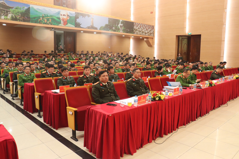 Toàn cảnh hội nghị tại điểm cầu trung tâm CATP... ... và các điểm cầu trực tuyến Toàn cảnh hội nghị tại điểm cầu trung tâm CATP... ... và các điểm cầu trực tuyến