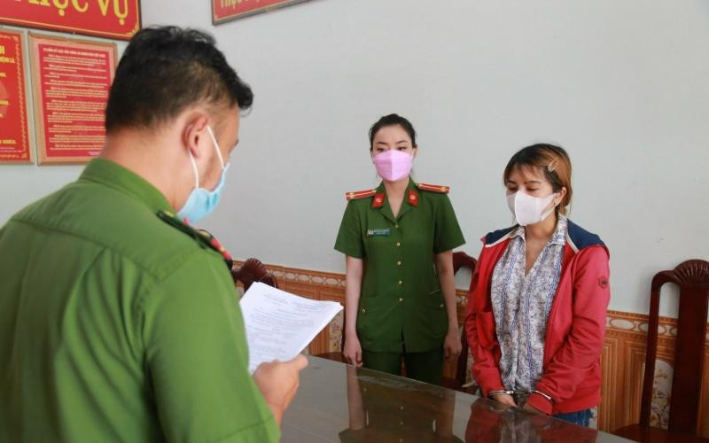 Đối tượng Lê Thị Kim Khánh bị bắt Đối tượng Lê Thị Kim Khánh bị bắt