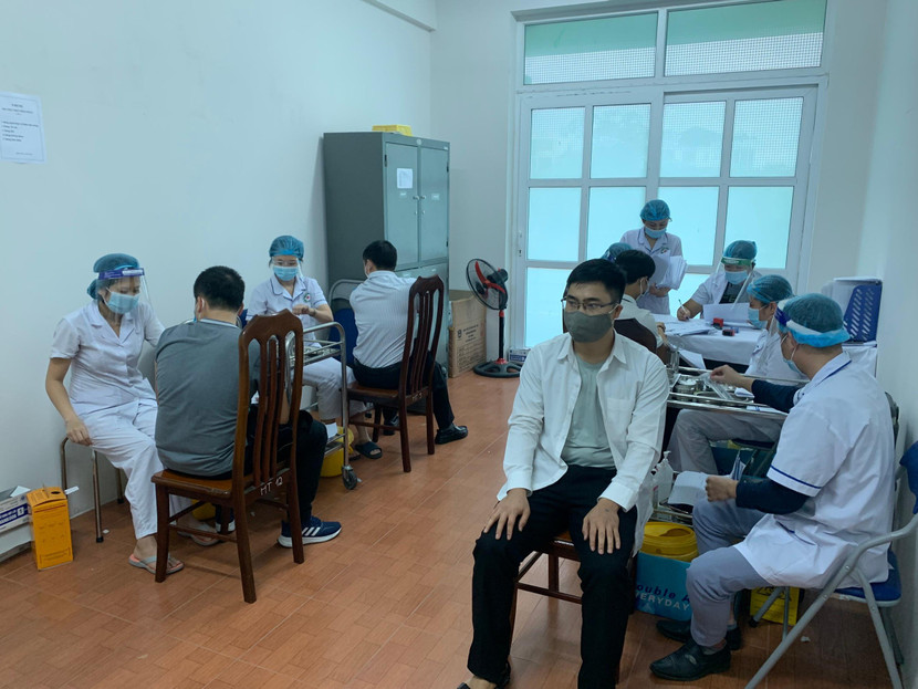 Hơn 60 Linh mục, Chủng sinh được tiêm vaccine phòng dịch Covid tại Bệnh viện CATP trong chiều 21-10