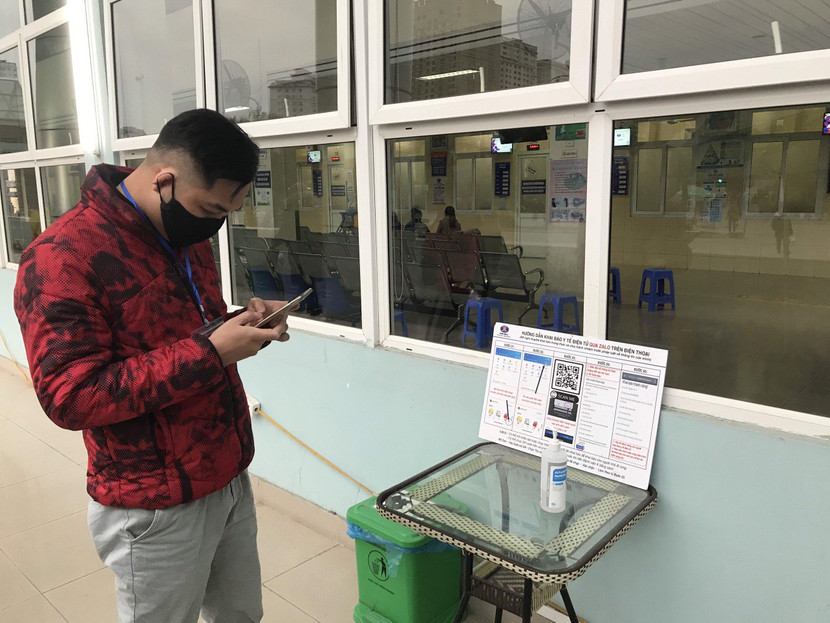 Việc khai báo y tế trực tuyến bằng quét mã QR trên ứng dụng Zalo được thực hiện tại Bệnh viện K.