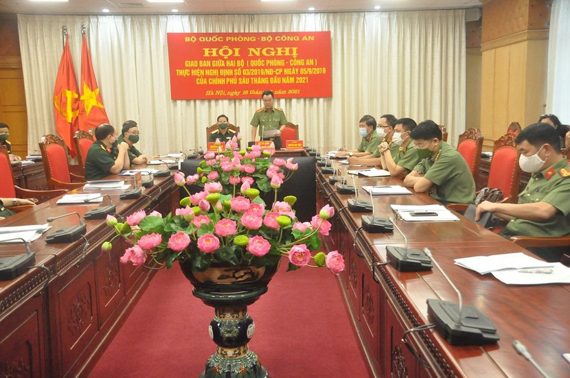 Thiếu tướng Nguyễn Anh Tuấn - , Phó Giám đốc CATP Hà Nội tham luận về “Công tác phối hợp với các đơn vị của Bộ Tư lệnh Thủ đô Hà Nội trong đảm bảo an ninh an toàn các sự kiện chính trị quan trọng của đất nước; một số kiến nghị nhằm nâng cao hiệu quả công tác phối hợp giữa 2 lực lượng trong thời gian tới”