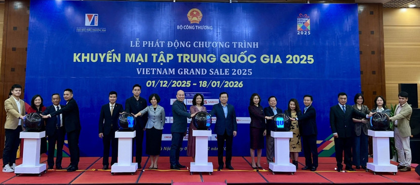 Các đại biểu thực hiện nghi thức phát động tháng khuyến mại tập trung quốc gia 2025 Các đại biểu thực hiện nghi thức phát động tháng khuyến mại tập trung quốc gia 2025