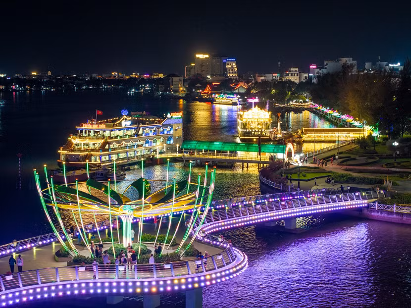 Runner có cơ hội khám phá Cần Thơ về đêm rực rỡ, huyền ảo qua từng bước chạy của đường đua VPBank Can Tho Music Night Run 2024