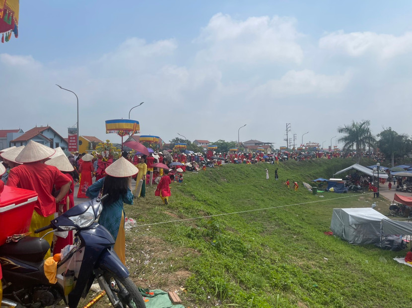 Lễ hội thu hút lượng lớn du khách về xã Phù Đổng