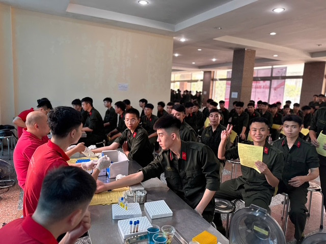 Nụ cười hạnh phúc Ban tổ chức cảm ơn, tri ân những tấm lòng Với các chiến sỹ nghĩa vụ, tham gia chương trình sẽ là kỷ niệm đẹp Nụ cười hạnh phúc Ban tổ chức cảm ơn, tri ân những tấm lòng Với các chiến sỹ nghĩa vụ, tham gia chương trình sẽ là kỷ niệm đẹp