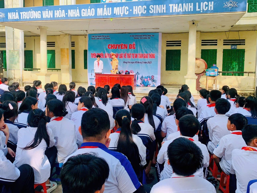 Toàn cảnh buổi tuyên truyền. Toàn cảnh buổi tuyên truyền.