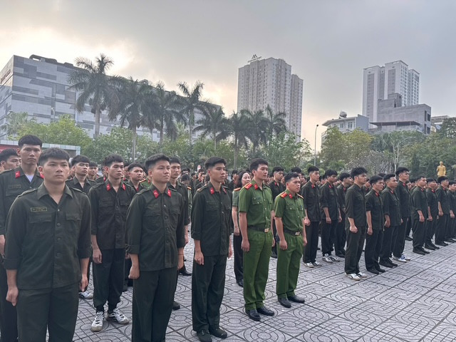 Cán bộ, chiến sỹ trước khi tham gia chương trình hiến máu Ai cũng háo hức, nhiệt tình Những gương mặt trẻ, nhiệt huyết Mỗi giọt máu trao đi, là sự sống hồi sinh Có 471 đơn vị máu đã được thu nhận Nụ cười hạnh phúc Ban tổ chức cảm ơn, tri ân những tấm lòng Với các chiến sỹ nghĩa vụ, tham gia chương trình sẽ là kỷ niệm đẹp Cán bộ, chiến sỹ trước khi tham gia chương trình hiến máu Ai cũng háo hức, nhiệt tình Những gương mặt trẻ, nhiệt huyết Mỗi giọt máu trao đi, là sự sống hồi sinh Có 471 đơn vị máu đã được thu nhận Nụ cười hạnh phúc Ban tổ chức cảm ơn, tri ân những tấm lòng Với các chiến sỹ nghĩa vụ, tham gia chương trình sẽ là kỷ niệm đẹp