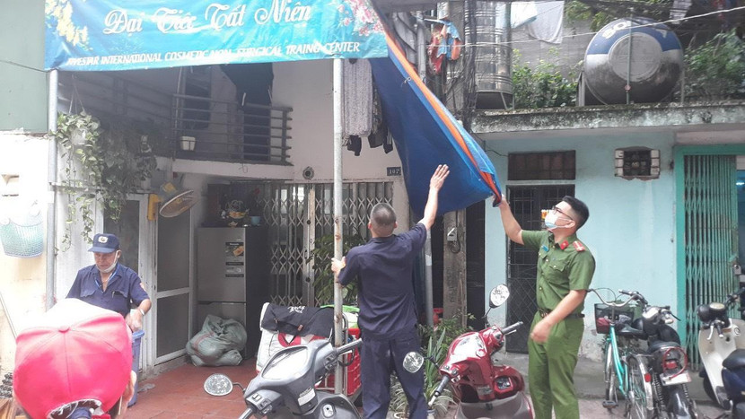 CAP Thành Công tuyên truyền cho người dân trên địa bàn không làm mái che, mái vẩy gây mất mỹ quan đô thị