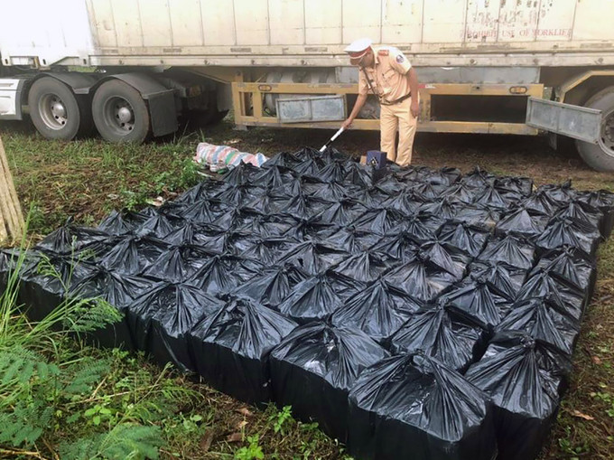 Container đông lạnh có 77 thùng rượu ngoại không hóa đơn chứng từ