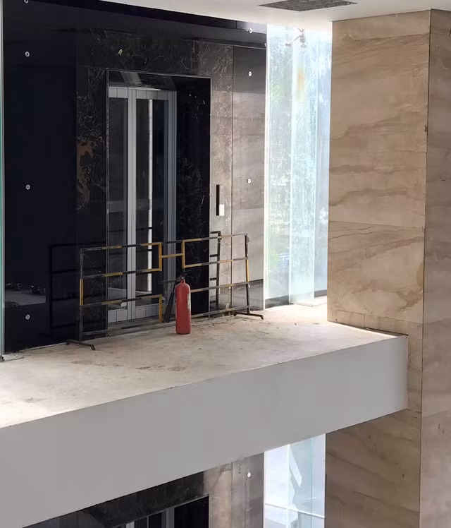 Thiết kế thang máy kiểu "đánh bẫy" khiến cư dân gặp nạn. Thiết kế thang máy kiểu "đánh bẫy" khiến cư dân gặp nạn.