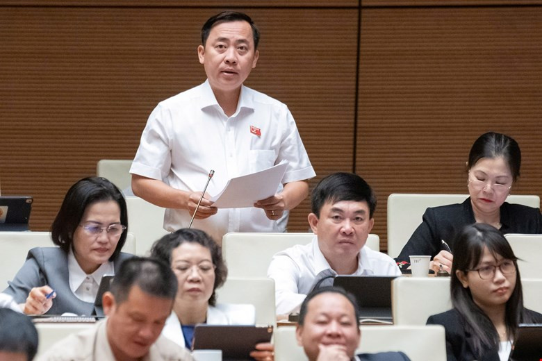 Đại biểu Đào Chí Nghĩa (đoàn Thành phố Cần Thơ) thảo luận