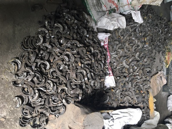 Hàng trăm phụ tùng tại kho xưởng có dấu hiệu nghi vấn