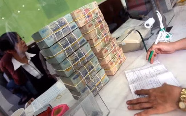 Tín dụng tăng trưởng chậm khi doanh nghiệp gặp khó khăn trong sản xuất, kinh doanh