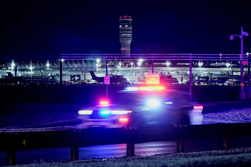 Tất cả các hoạt động cất và hạ cánh tại Sân bay Quốc gia Reagan đã bị dừng lại