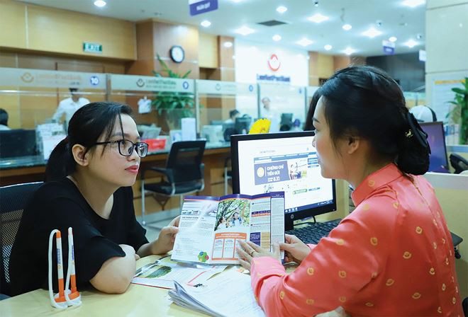 Hoạt động kinh doanh bảo hiểm đang mang lại doanh thu lớn cho nhiều ngân hàng (Ảnh minh họa) Hoạt động kinh doanh bảo hiểm đang mang lại doanh thu lớn cho nhiều ngân hàng (Ảnh minh họa)