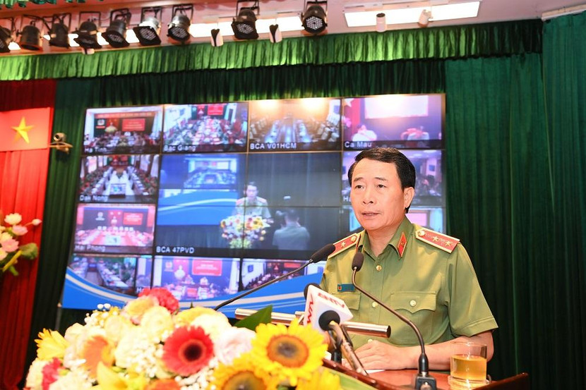 Thứ trưởng Lê Quốc Hùng điều hành tham luận tại hội nghị