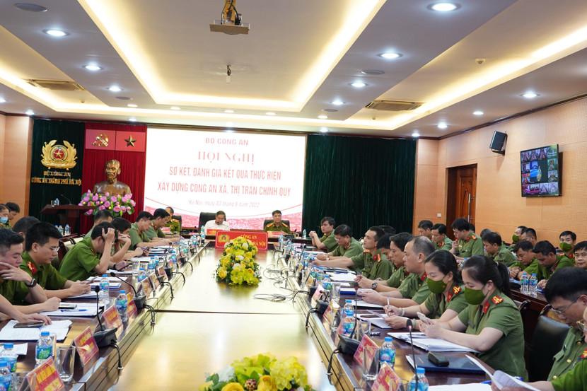 Phó Chủ tịch thường trực UBND TP. Hà Nội Lê Hồng Sơn; cùng Đại tá Trần Ngọc Dương - Phó Giám đốc CATP chủ trì tại điểm cầu Hà Nội