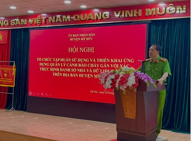 Thượng tá Đặng Quốc Vinh - Phó trưởng Công an huyện quán triệt yêu cầu quan trọng tại hội nghị