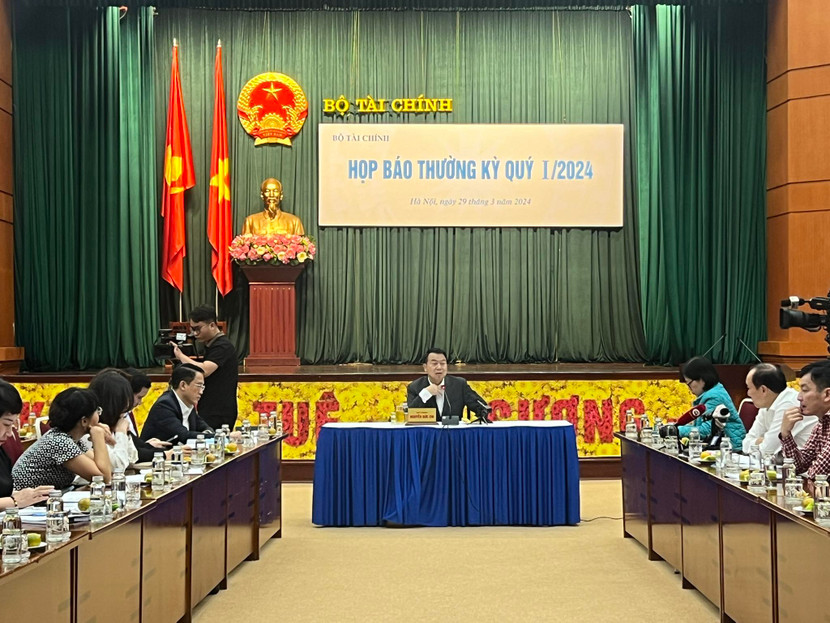 Lãnh đạo Bộ Tài chính tại họp báo Lãnh đạo Bộ Tài chính tại họp báo