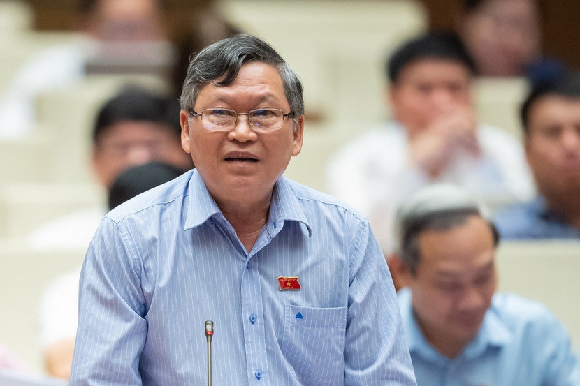 Đại biểu Tô Văn Tám (đoàn Kon Tum) tranh luận