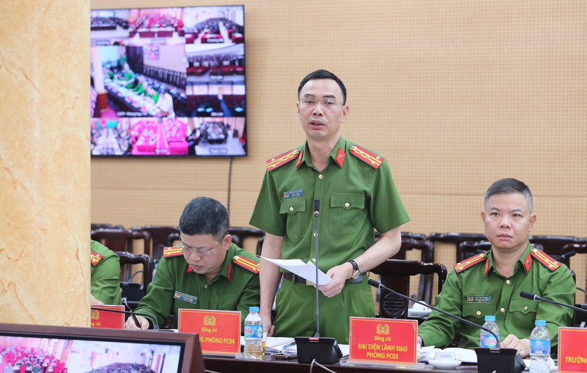 Chỉ huy một số đơn vị chức năng tham luận tại hội nghị