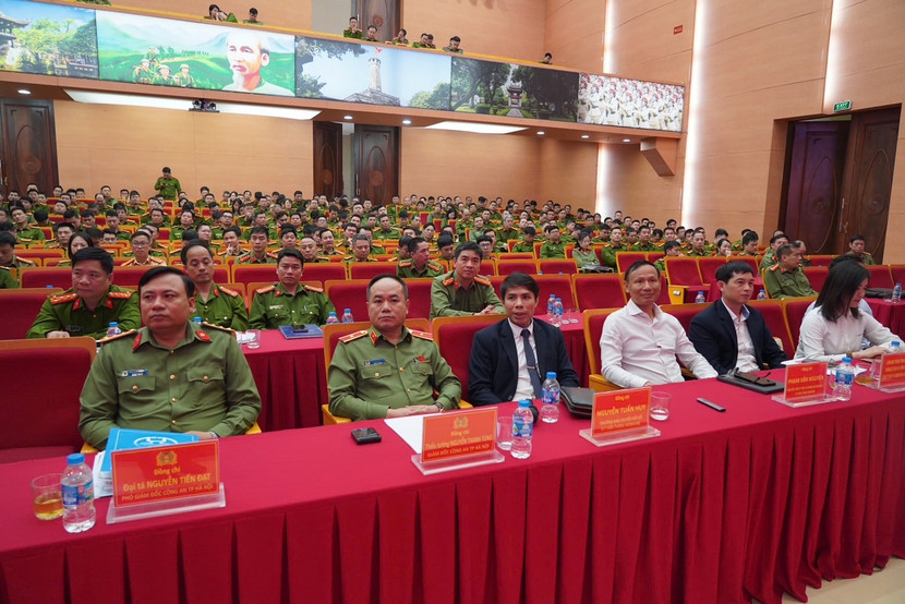 Thiếu tướng Nguyễn Thanh Tùng – Giám đốc CATP cùng các đại biểu tại hội nghị ở điểm cầu trung tâm CATP