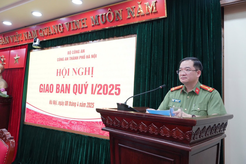 Thượng tá Đoàn Đức Thắng – Trưởng phòng Tham mưu trình bày tóm tắt các Báo cáo tại hội nghị