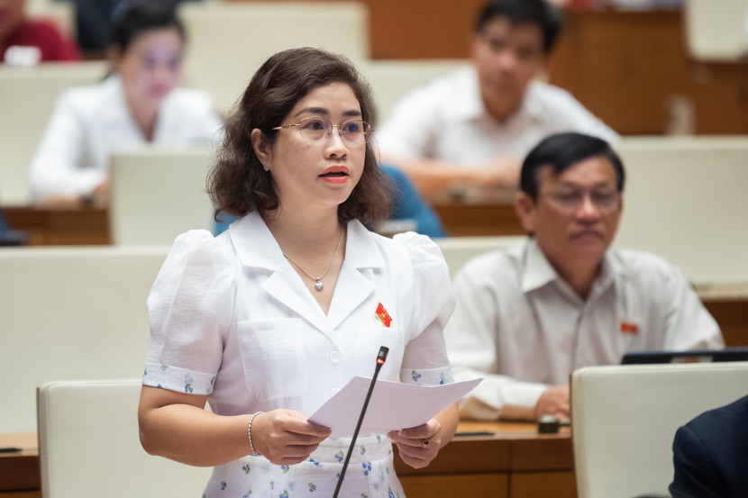 Đại biểu Phạm Thị Kiều (đoàn Đắk Nông) phát biểu thảo luận