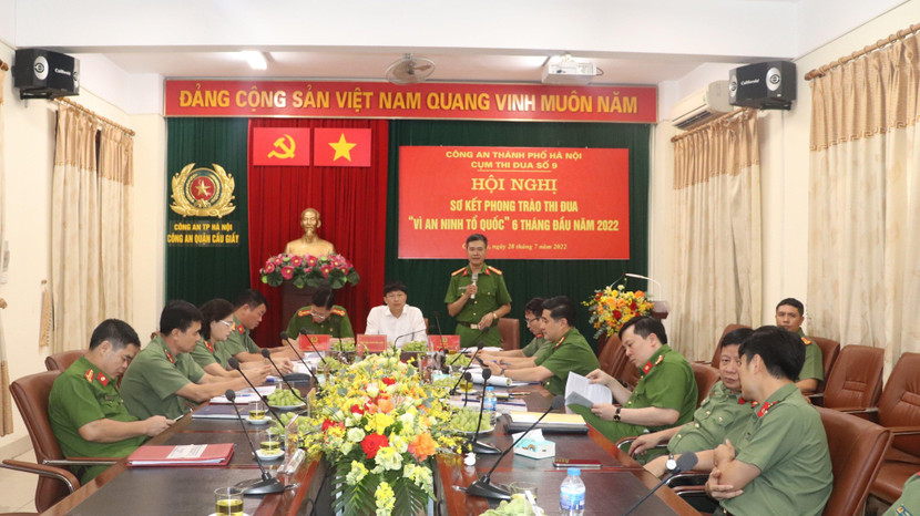 Đại tá Nguyễn Ngọc Quyền - Trưởng CAQ Hà Đông, đơn vị Cụm trưởng phát biểu tại hội nghị