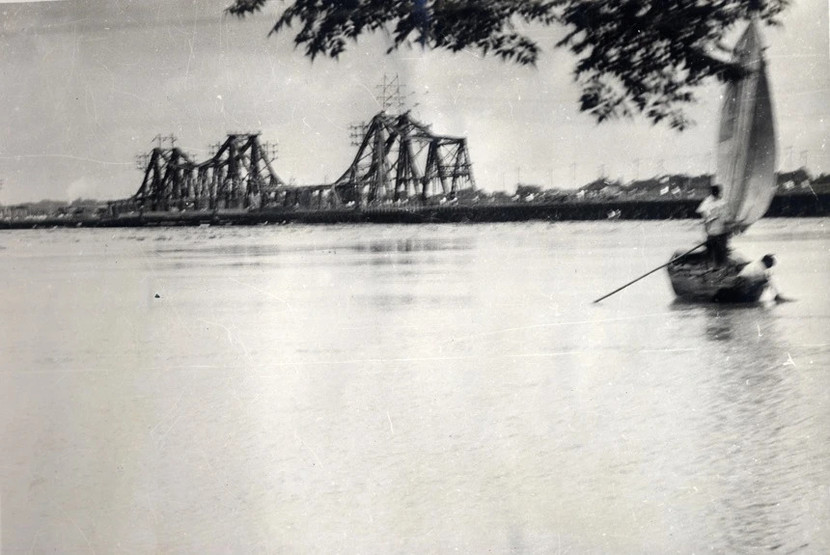 Cầu Long Biên (Hà Nội) trong những ngày nước lũ