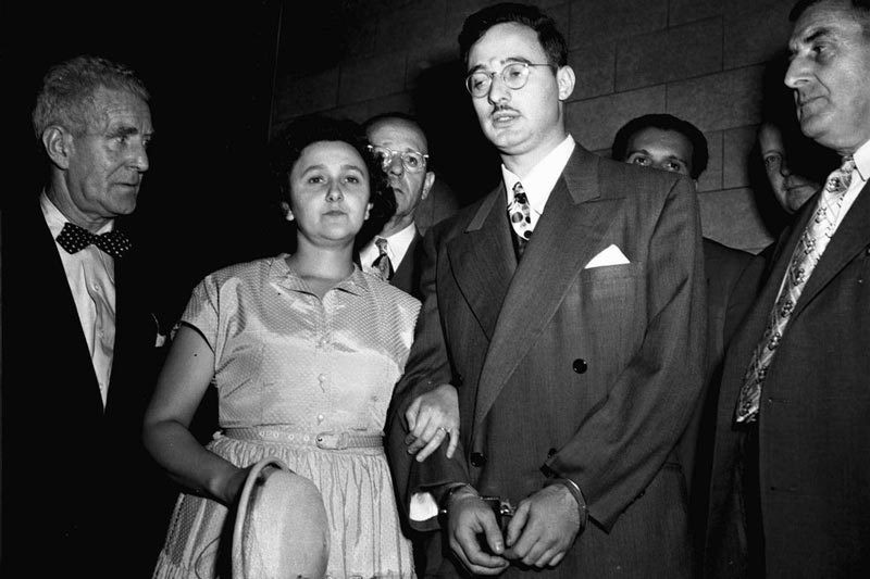 Julius và Ethel Rosenberg là những công dân Mỹ đầu tiên và cũng là cuối cùng bị chính phủ nước này xử tử vì tội hoạt động gián điệp