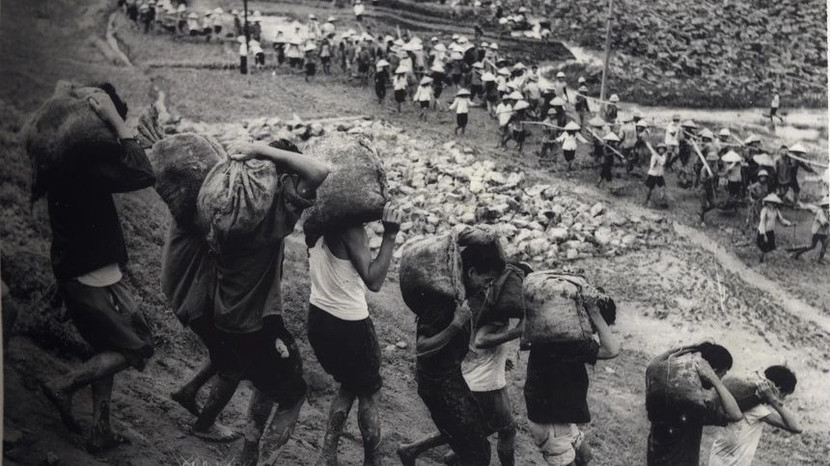 Nhân dân ở Gia Lâm, Hải Dương, Hưng Yên khắc phục khó khăn do lũ làm sạt lở đê