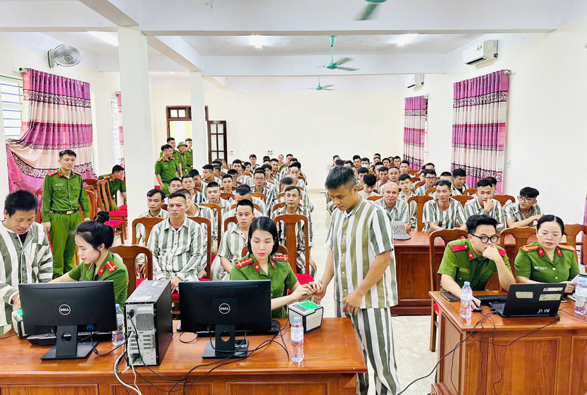 CAH Ba Vì tổ chức thu nhận hồ sơ cấp thẻ căn cước cho phạm nhân Trại giam Suối Hai được xét đặc xá