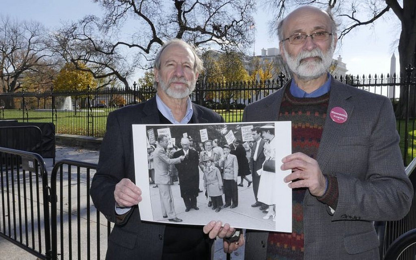 Mang biệt danh “Những đứa trẻ mồ côi nổi tiếng nhất Chiến tranh Lạnh”, con của ông bà Rosenberg vẫn nỗ lực minh oan cho mẹ mình