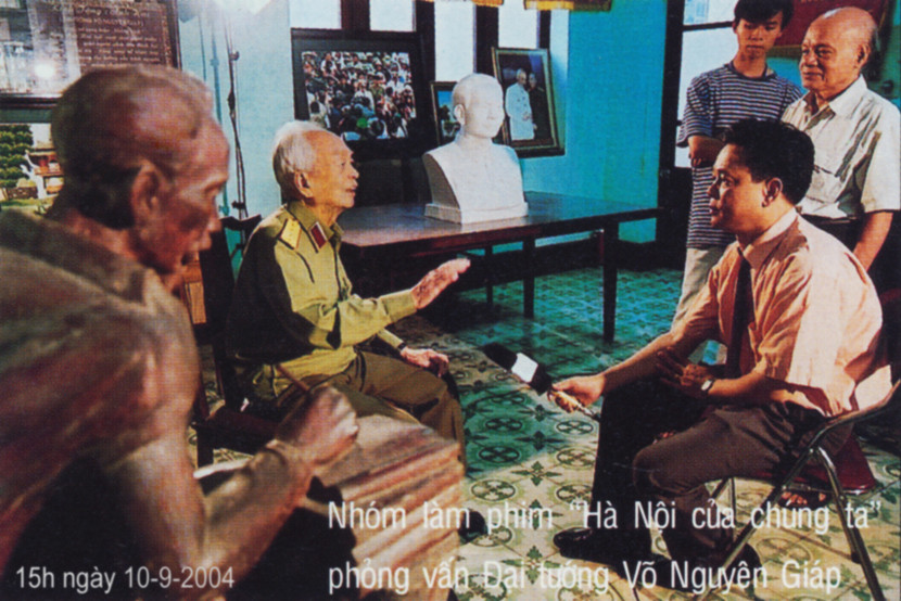 Nhóm làm phim “Hà Nội của chúng ta” phỏng vấn Đại tướng Võ Nguyên Giáp Nhóm làm phim “Hà Nội của chúng ta” phỏng vấn Đại tướng Võ Nguyên Giáp