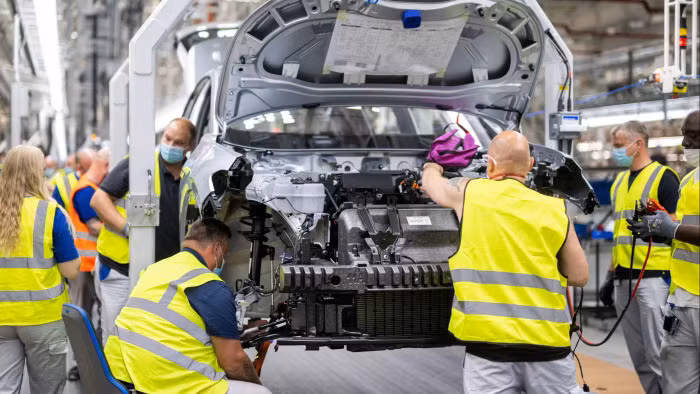 Hãng xe hơi Volkswagen của Đức đầu tháng 9-2024 công bố gây sốc rằng đang cân nhắc đóng cửa nhà máy tại nước này Hãng xe hơi Volkswagen của Đức đầu tháng 9-2024 công bố gây sốc rằng đang cân nhắc đóng cửa nhà máy tại nước này