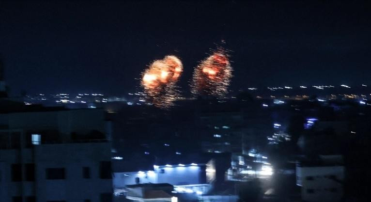 Bom đạn nhắm xuống dải Gaza lúc rạng sáng 16-6