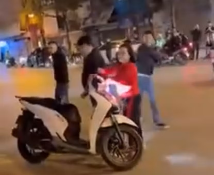 Hình ảnh vụ việc được người dân dùng camera ghi lại