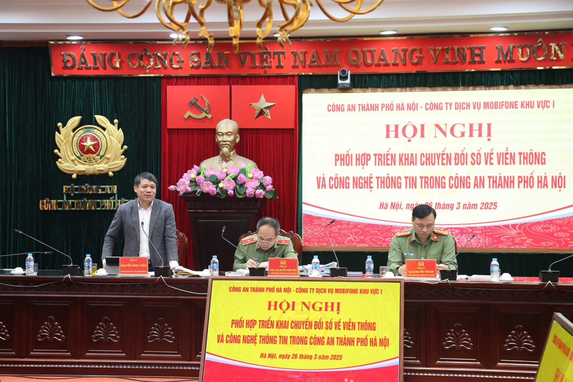 Đại diện lãnh đạo Công ty Viễn thông Mobifone phát biểu tại hội nghị